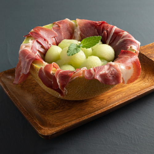 ilmakuivattua kinkkua melonilla