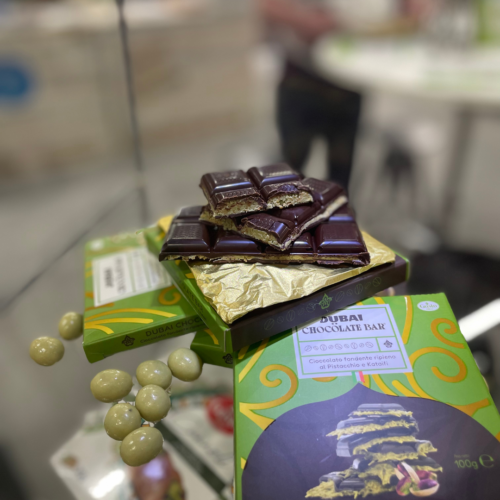 Alternative view of Gusto Etna Dubai suklaalevy 100g x 10 kpl